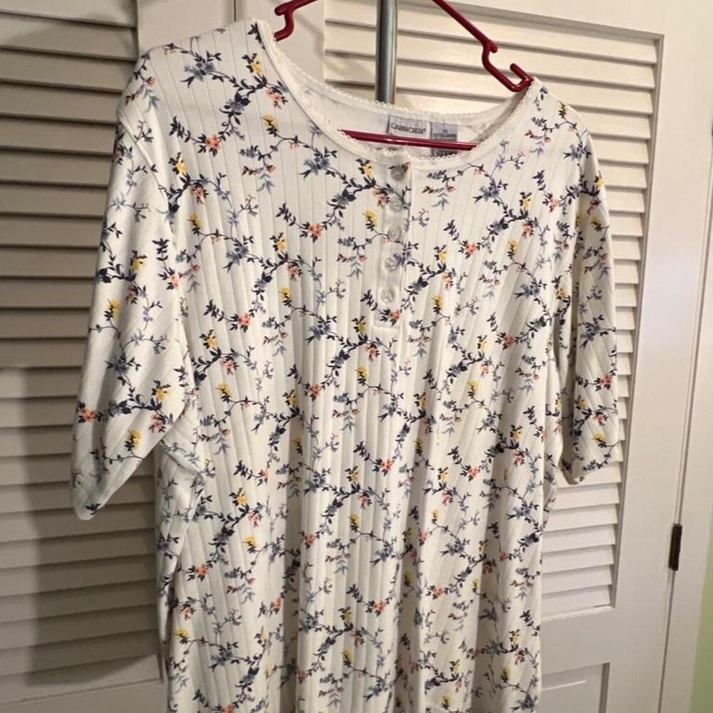 Cabin-creek Women's multi T-shirt
